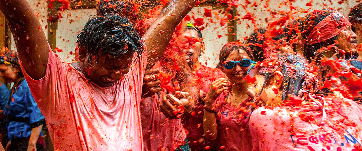 Abahana Villas - Tomato in the tomatina of Buñol of Valencia. Abahana Villas - Tomato in the tomatina of Buñol of Valencia.