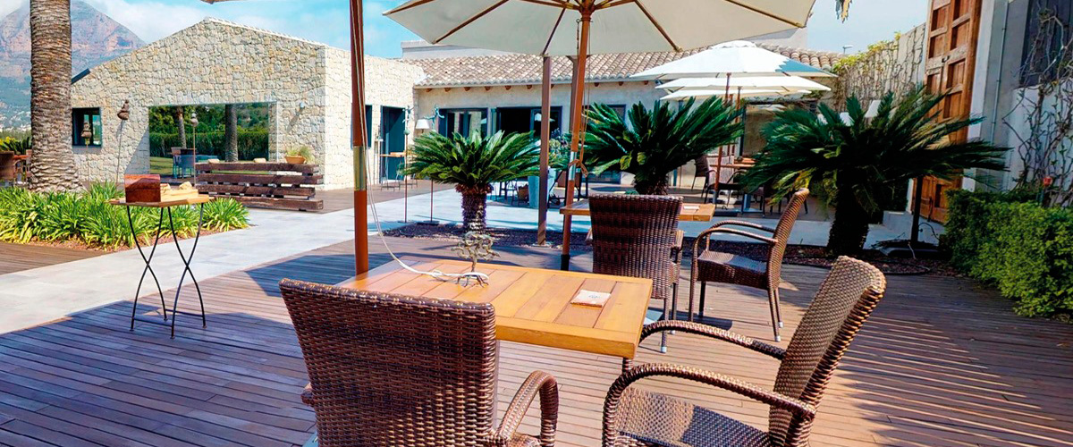 Restaurante BonAmb - Terraza con vistas. Restaurante BonAmb - Terraza con vistas.