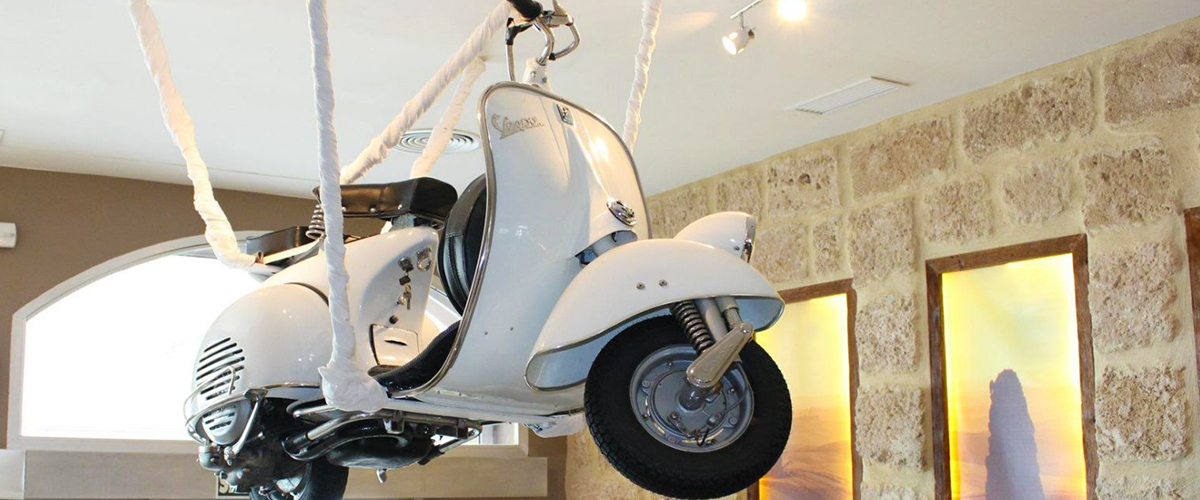 Restaurante Vespaz - Decoración con Vespa del interior del restaurante.