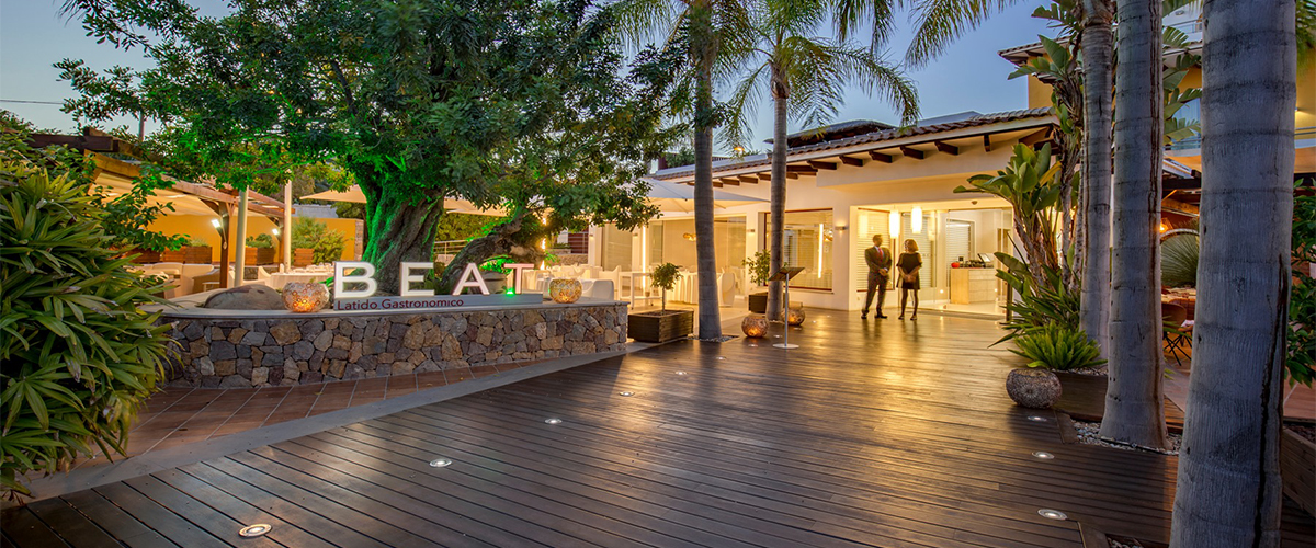 Beat Restaurant: You have dinner on the terrace of the Calpe Beat restaurant.