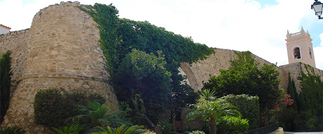 Abahana Villas - Стена старого города Кальпе.