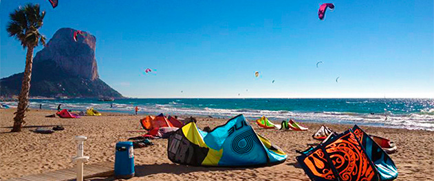 Abahana Villas - Kitesurf en la playa del Arenal-Bol.