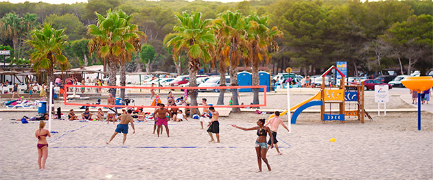 Abahana Villas - Общественные волейбольные турниры на пляже L'Ampolla.