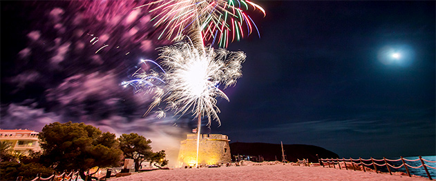 Abahana Villas - Fuegos artificiales en las fiestas patronales. Abahana Villas - Fuegos artificiales en las fiestas patronales.