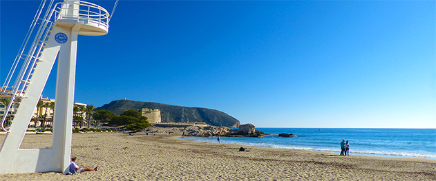 Abahana Villas - Playa de la Ampolla en el mes de Abril.