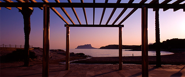 Turismo Moraira - Atardecer en la playa de l'Ampolla.