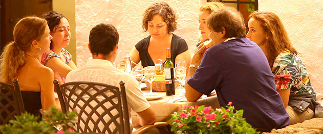 Abahana Villas - Restaurantes y terrazas en las noches de verano. Abahana Villas - Restaurantes y terrazas en las noches de verano.