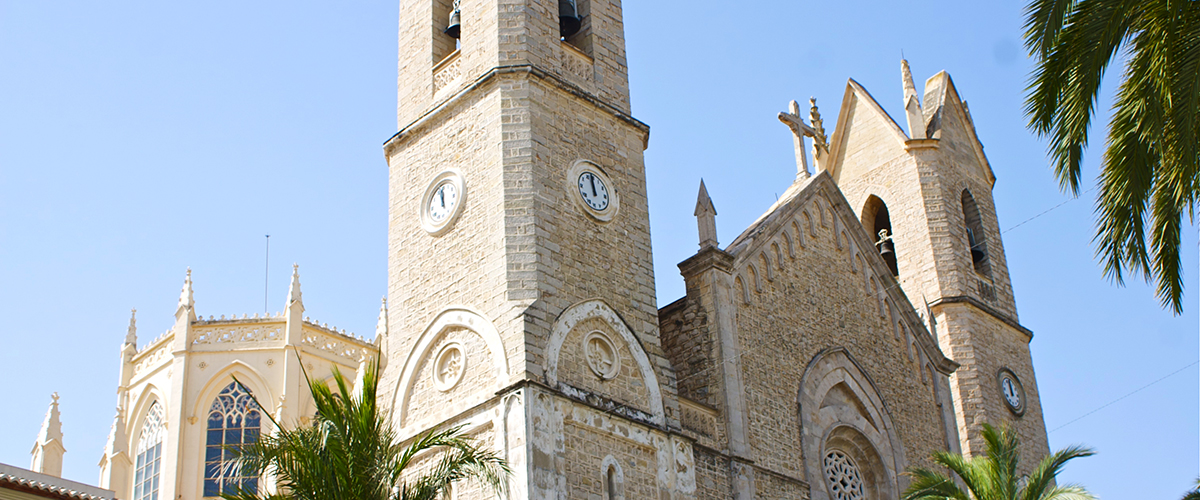 Abahana Villas - Fassade der Kathedrale von Benissa.