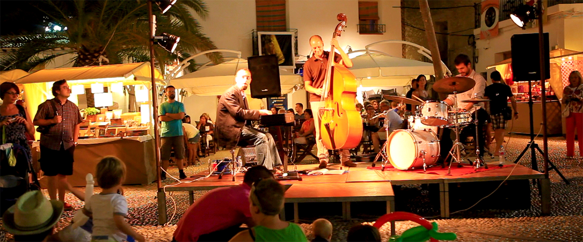 Abahana Villas - Konzert der Musik auf dem Platz von Altea.