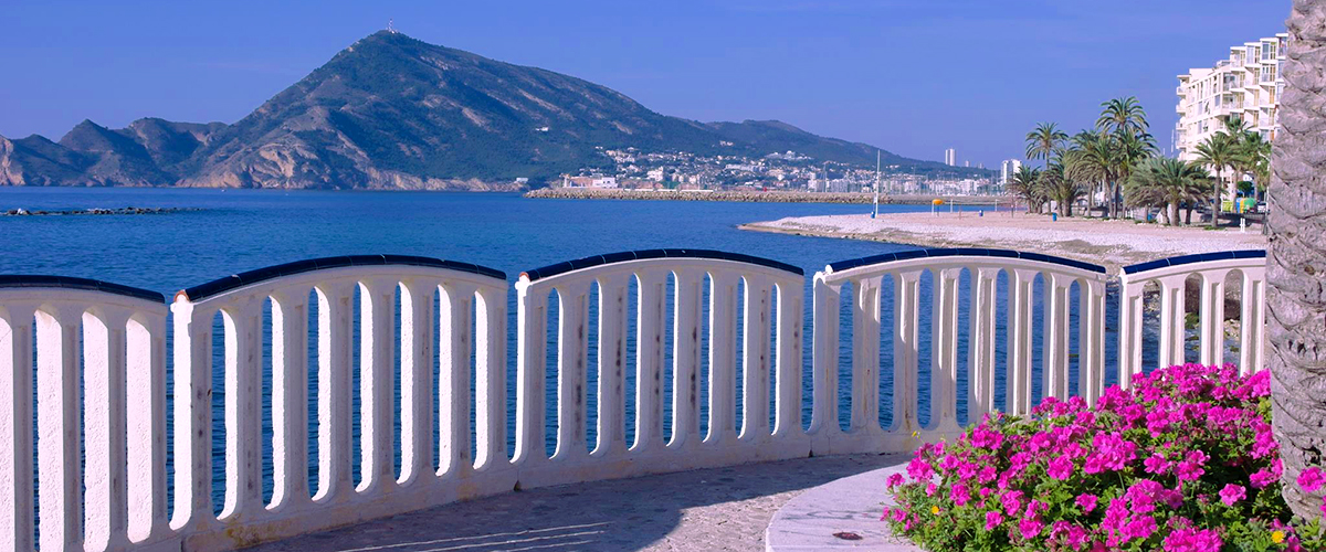 Turismo Altea - Serra Gelada from the promenade of Altea.