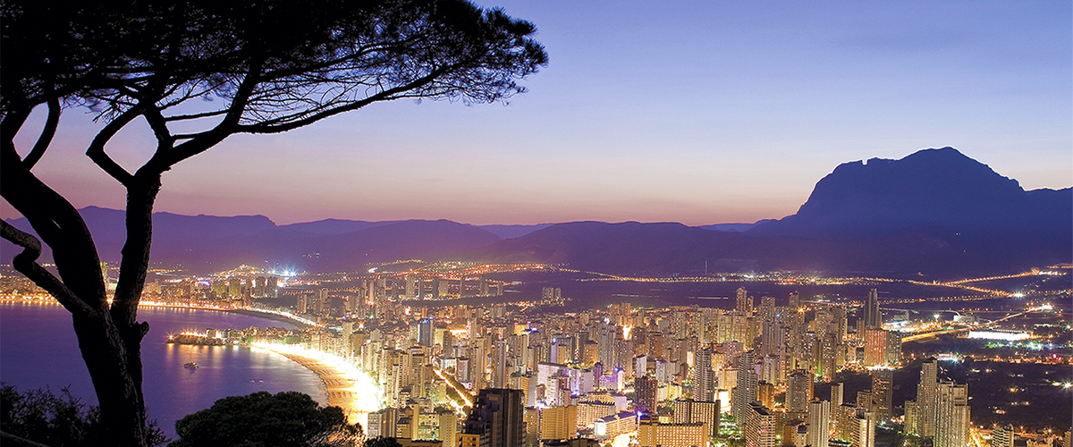 Abahana Villas - Vista nocturna de Benidorm.