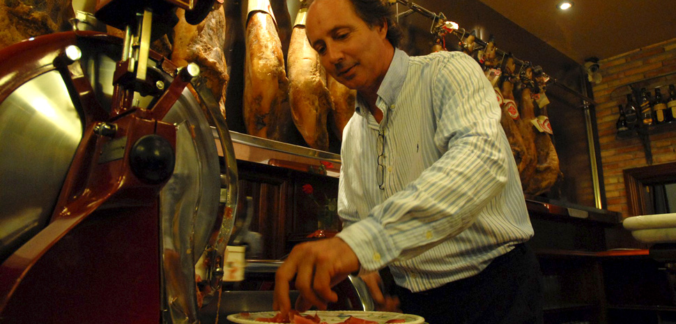 El Mesón - Cutting ham cover at El Mesón Restaurant in Benidorm.