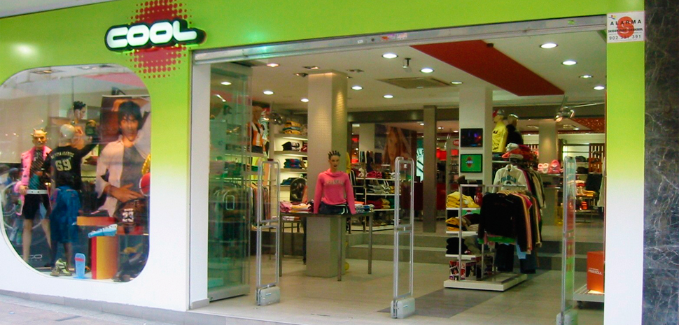 Abahana Villas - Fachada de la Boutique Cool en Benidorm.