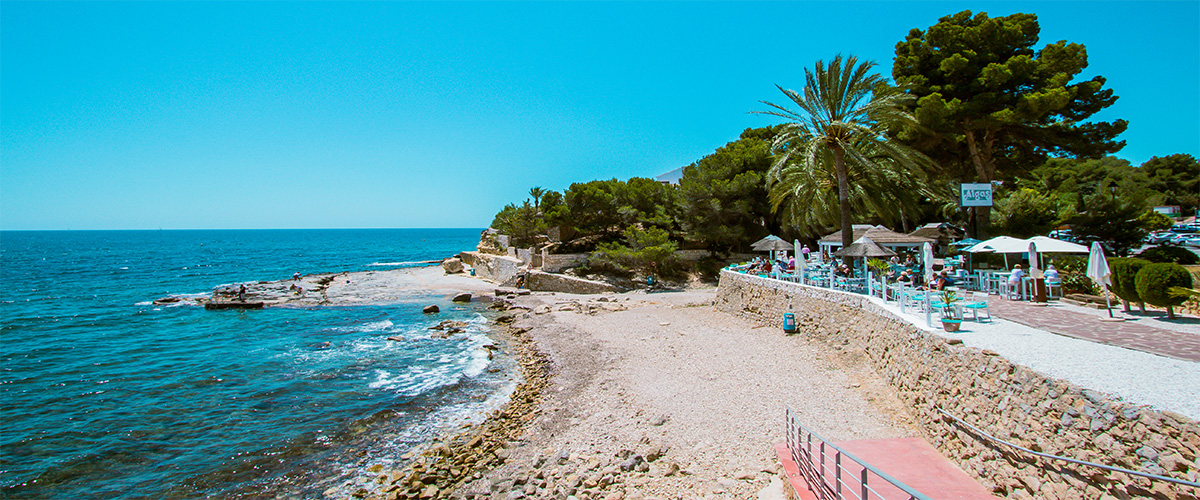 Abahana Villas - Chiringuito Algas en la Cala L'Andragó en Moraira.