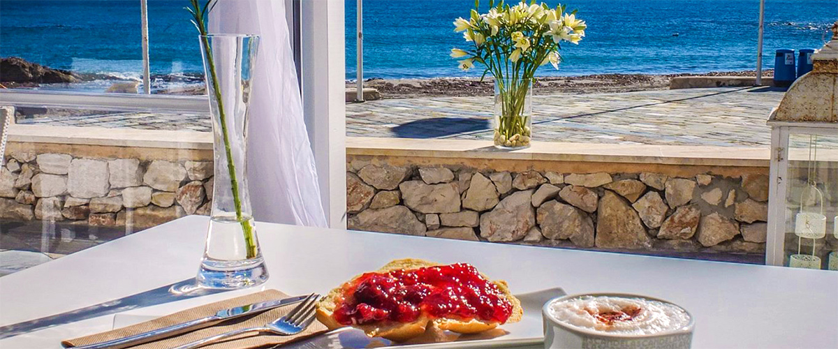 Mandala beach bar - Desayuno en la playa de La Fustera de Benissa. Mandala beach bar - Desayuno en la playa de La Fustera de Benissa.