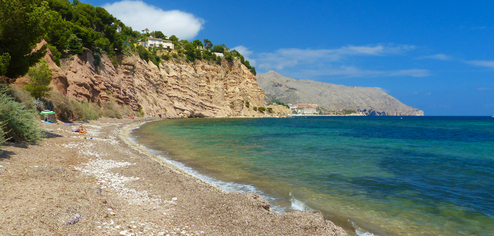 Abahana Villas - Transparents Wasser von Playa La Solsida in Altea.