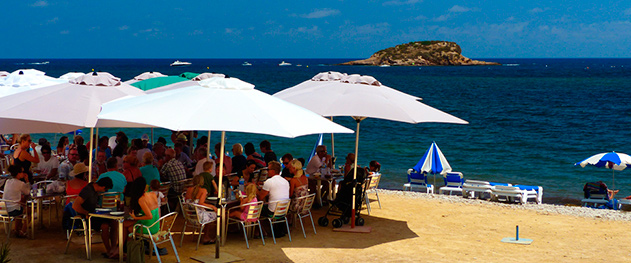 Abahana Villas - Arrecife picnic area on the beach.