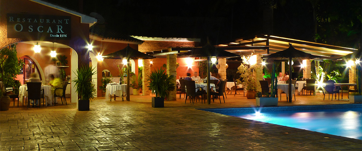 Abahana Villas -Терраса ресторана Оскар в Кальпе.