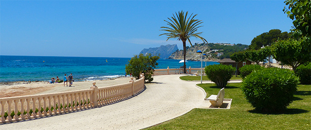 Abahana Villas - Promenade aus Platgetes.