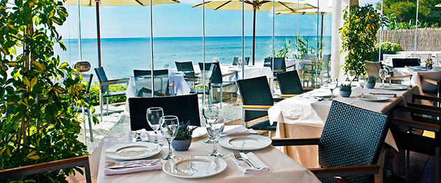 Chamizo - Интерьер столовой ресторана.