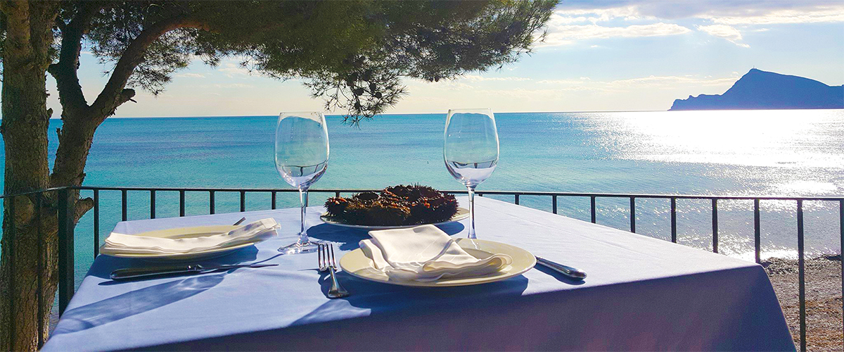 L'Olleta - Mesa junto al mar en el restaurante L'Olleta en Altea.