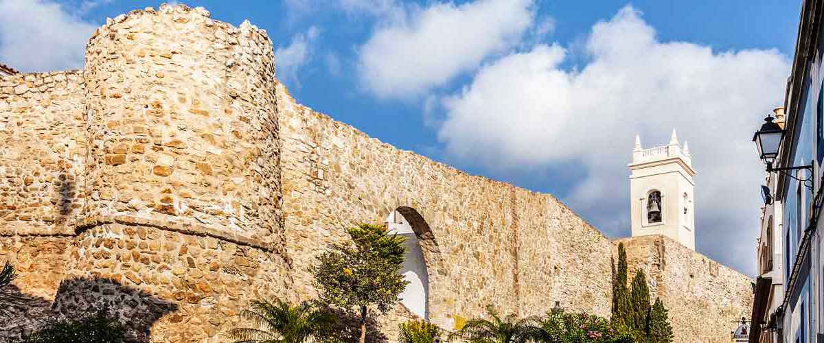 Abahana Villas - Колокольня стены и исторический центр Кальпе.