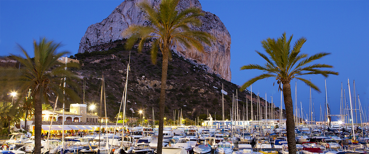 Abahana Villas - Puerto Ifach de Calpe à la nuit tombée.
