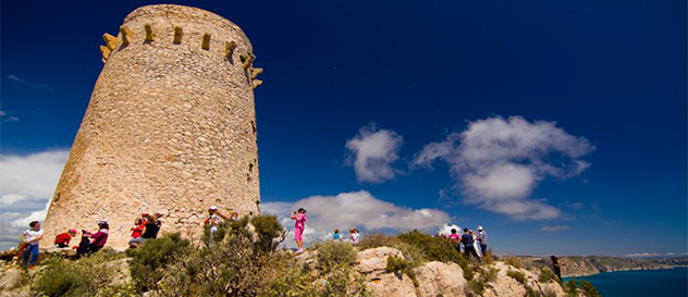 Abahana Villas - Excursión en grupo a la torre de Cap d'Or en Moraira.