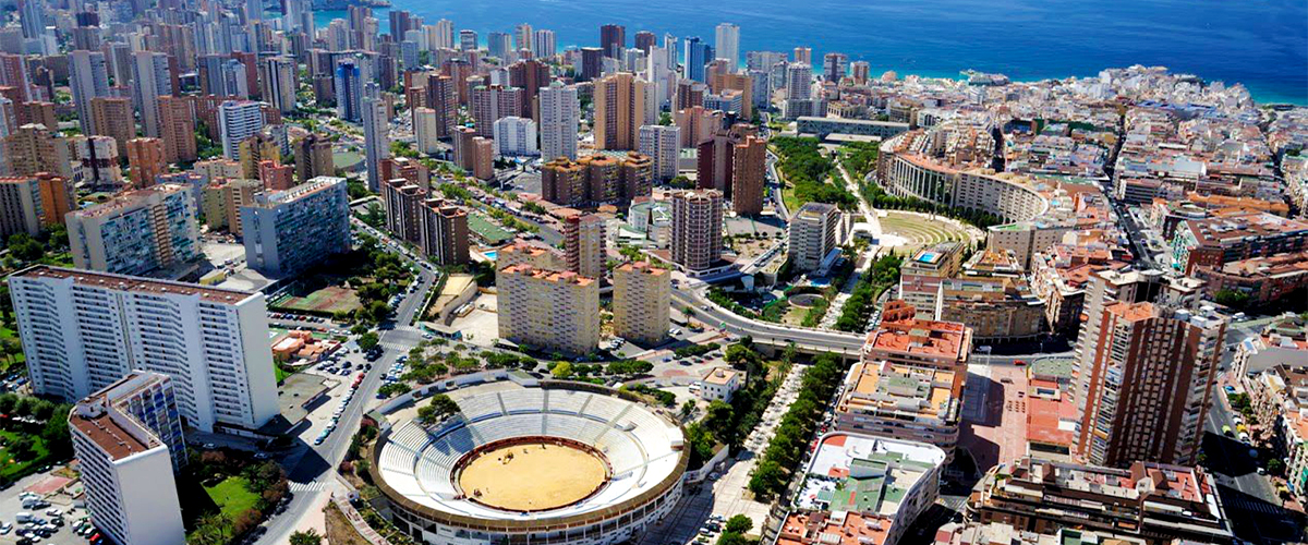 Abahana Villas - Vue aérienne de l'arène de Benidorm.