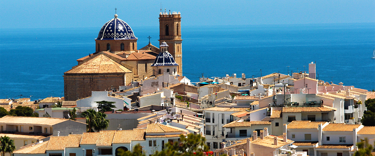 Abahana Villas - Rue pavée dans la vieille ville d'Altea. Abahana Villas - Rue pavée dans la vieille ville d'Altea.