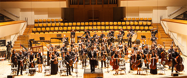 Visit Altea - Orquesta  de música clásica en el escenario principal.