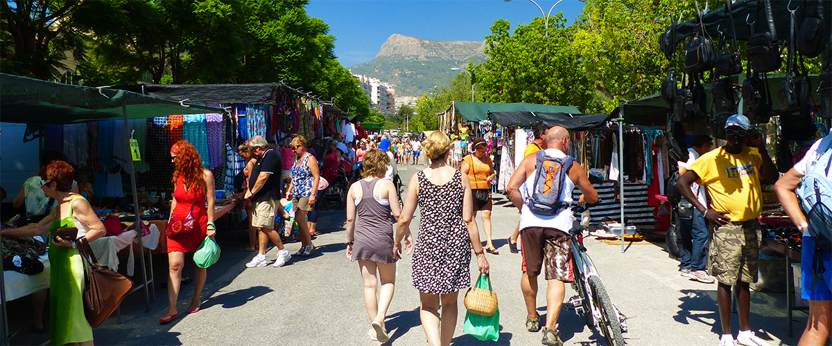 Abahana Villas - Walk in the Market of Calpe.