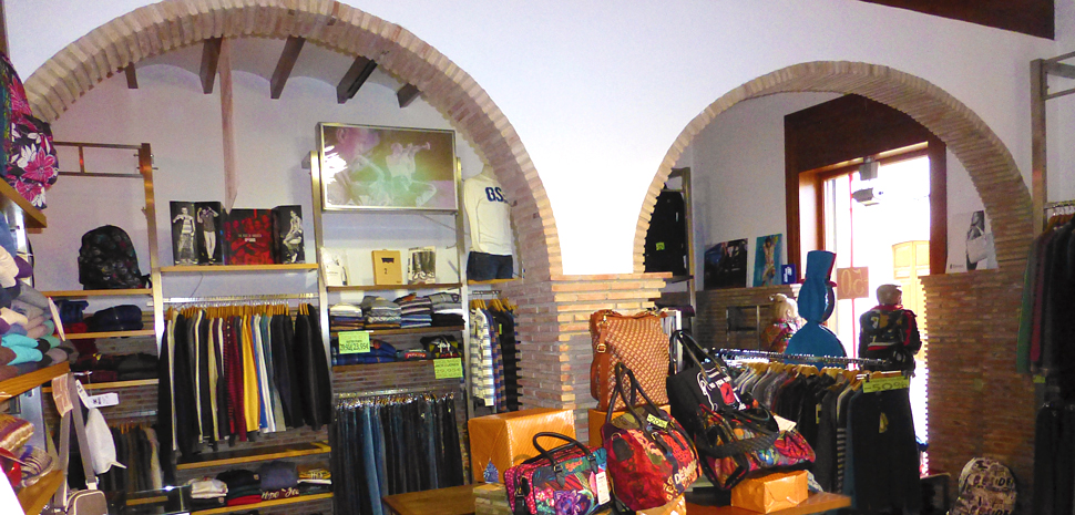 Abahana Villas - Mode und Accessoires bei Tú Sport Wear in Benissa.