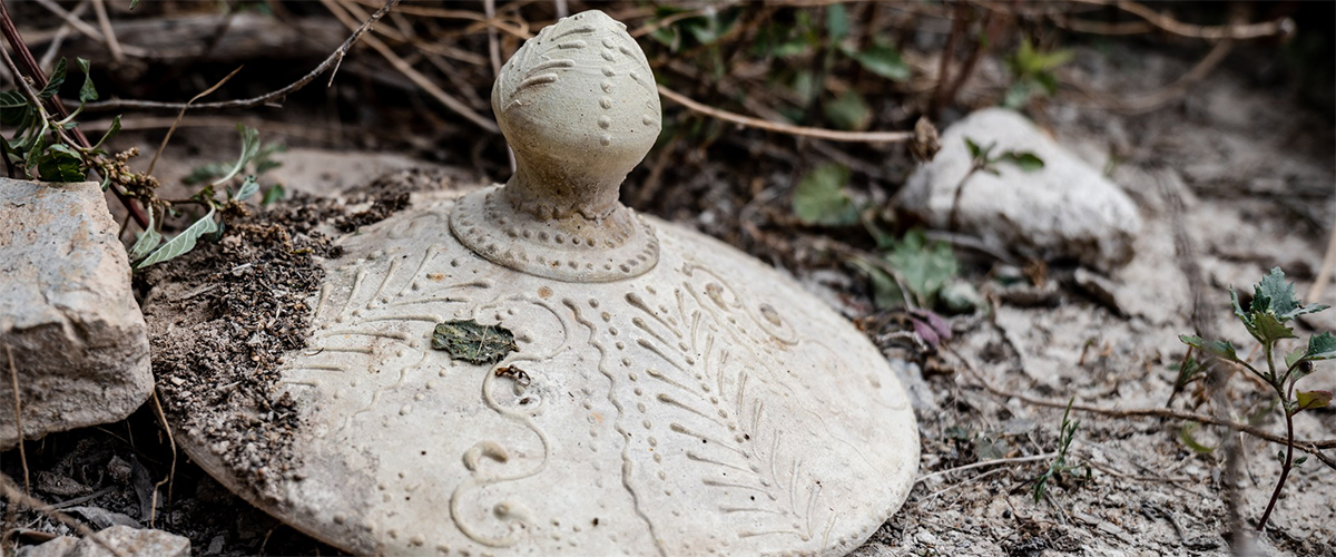 Turismo Agost- Ceramics with a typical motif of the pottery craftsmanship of Agost.