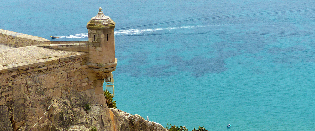 Abahana Villas - Views from the Santa Bárbara Castle in Alicante.