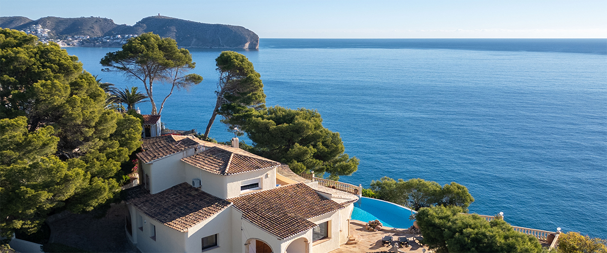 Abahana Villas - Vistas aéreas de Villa gaviota en Moraira.