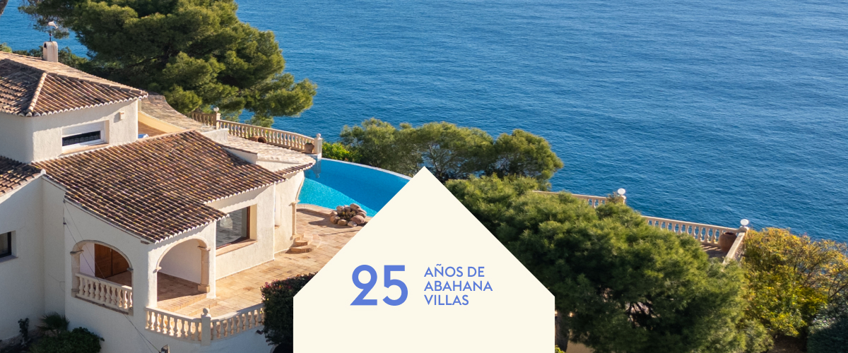 25 años inspirando la Costa Blanca: la evolución de Abahana Villas hacia un referente del alquiler vacacional