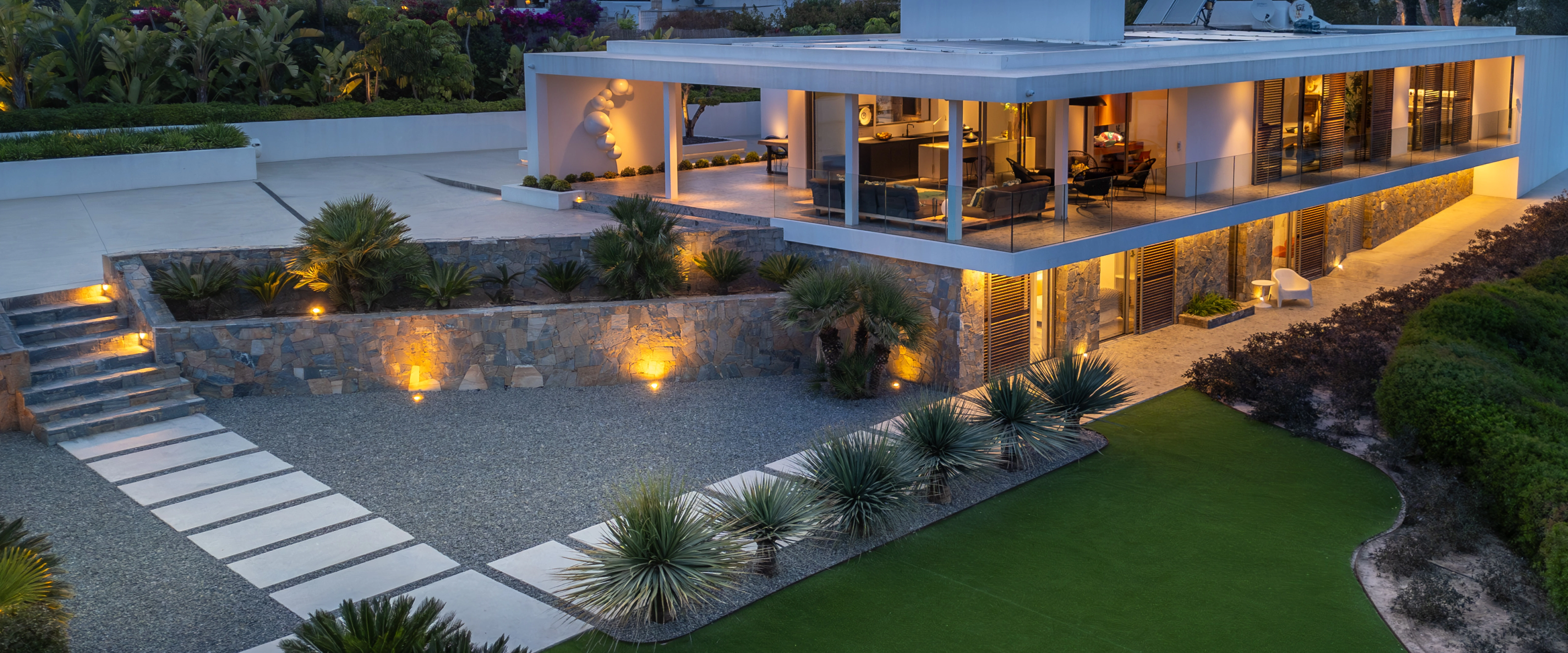 Abahana Luxe - Vista de la facha de la villa El Manzano en Altea.