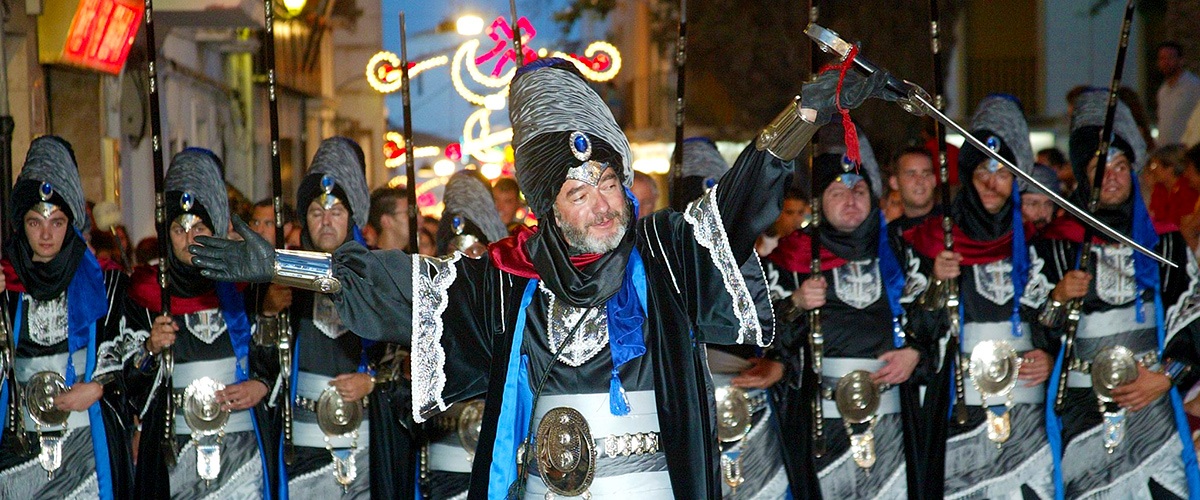 Turismo Benissa - Filá mora en el desfile de gala. Turismo Benissa - Filá mora en el desfile de gala.